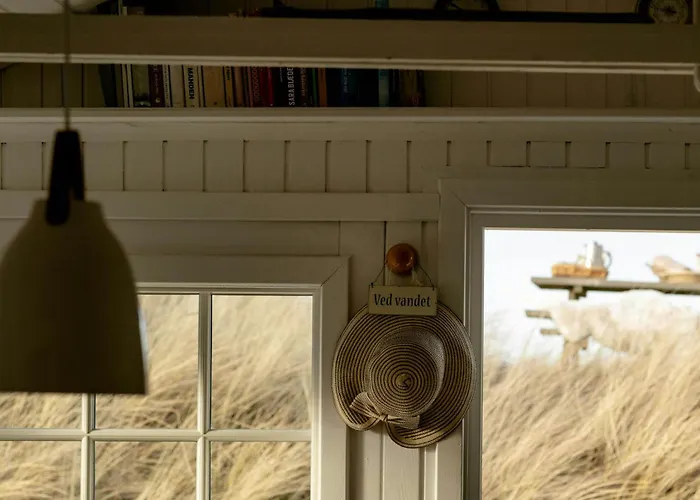 Дом отдыха Beach House In The Dunes At Tornby Strand *