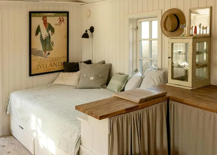 Дом отдыха Beach House In The Dunes At Tornby Strand Хиртсхальц