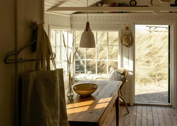 Дом отдыха Beach House In The Dunes At Tornby Strand